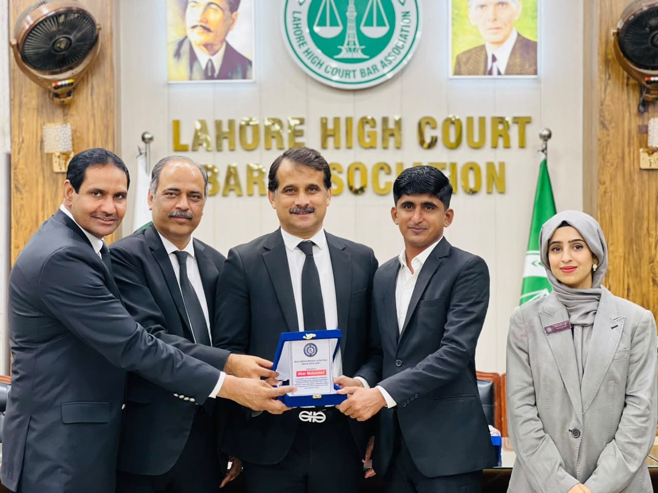 Meer receiving a PLSA recognition plaque at Lahore High Court Bar Association